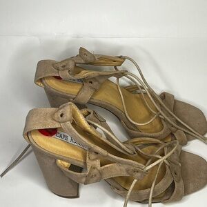 Tan cape robbin  heels